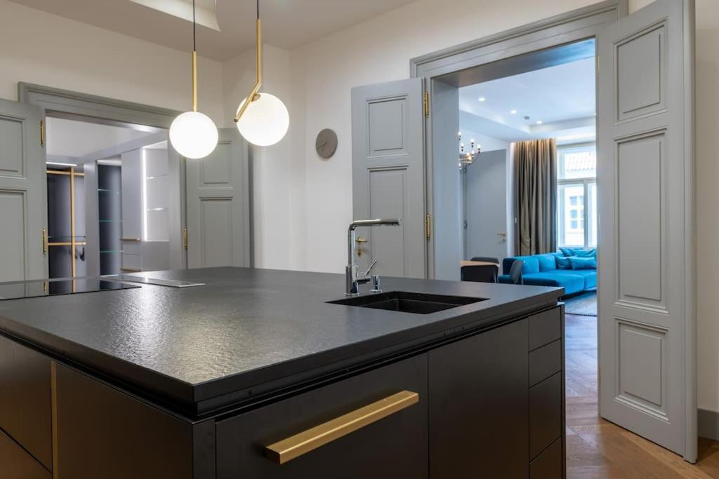 Luxury Old Town Apt, Parking Apartamento Praga Exterior foto